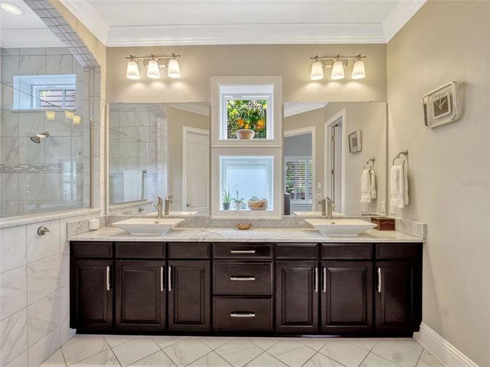 Image No.32-5 Bed House for sale