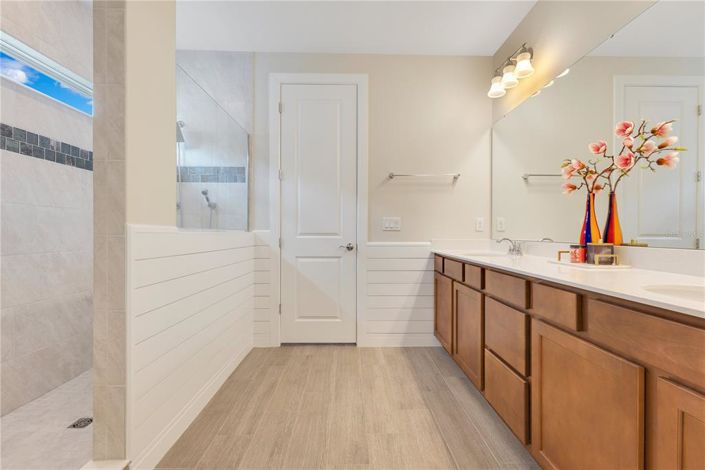 Image No.35-5 Bed House for sale