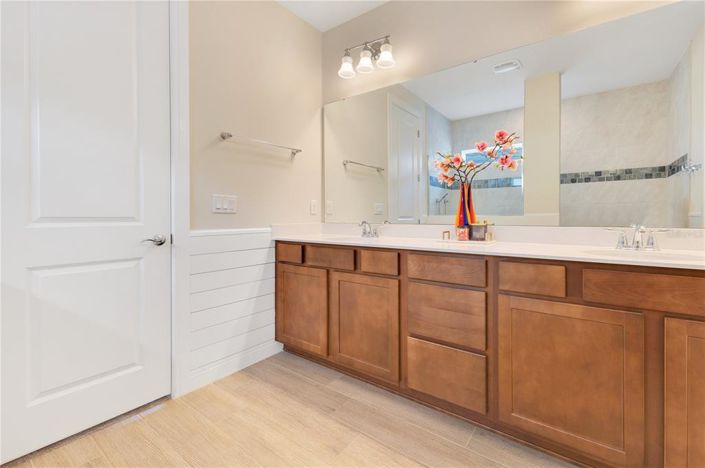 Image No.36-5 Bed House for sale