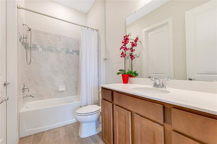 Image No.8-5 Bed House for sale