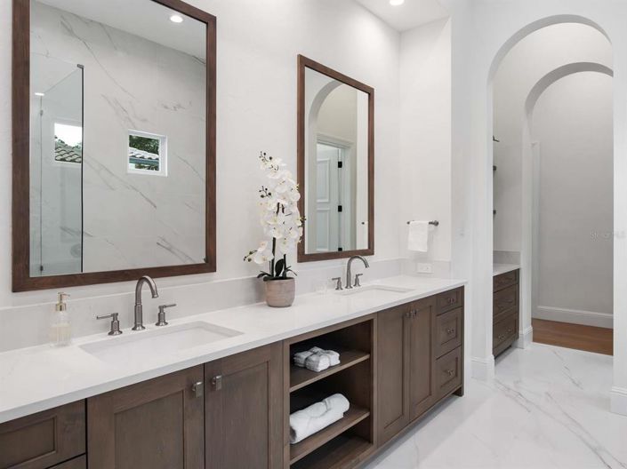 Image No.23-5 Bed House for sale