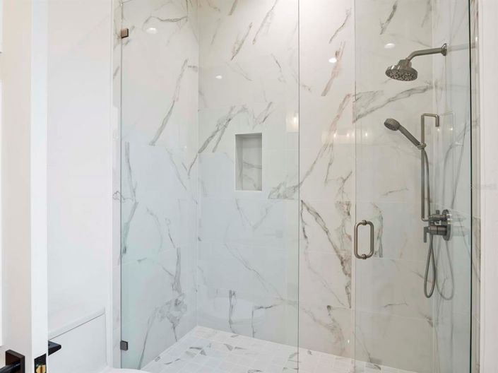 Image No.24-5 Bed House for sale