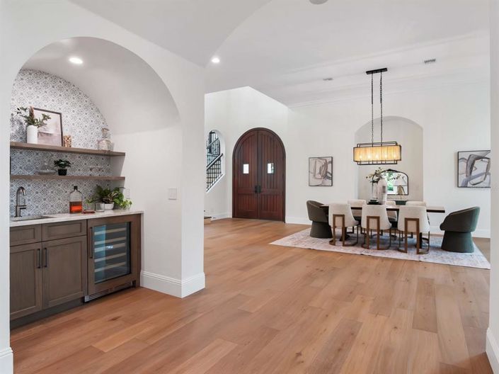 Image No.6-5 Bed House for sale