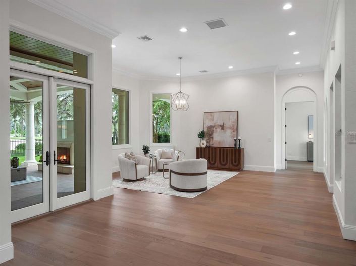 Image No.7-5 Bed House for sale