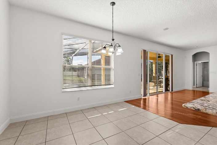 Image No.11-5 Bed House for sale