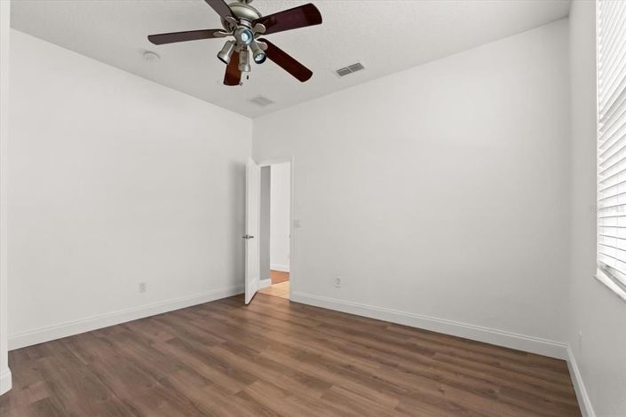 Image No.17-5 Bed House for sale