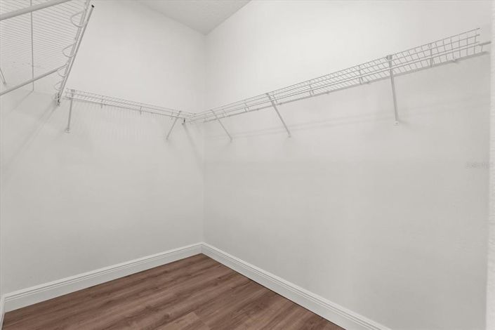 Image No.20-5 Bed House for sale