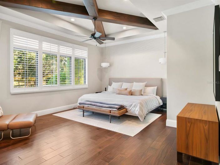 Image No.24-5 Bed House for sale