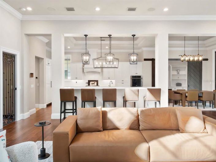 Image No.9-5 Bed House for sale