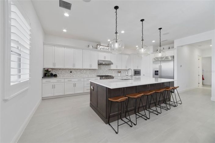 Image No.24-6 Bed House for sale