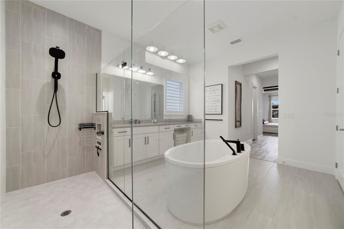 Image No.30-6 Bed House for sale