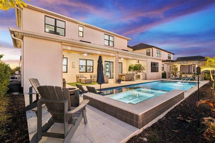 Image No.8-6 Bed House for sale