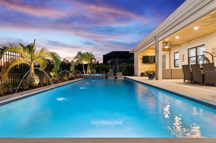 Image No.9-6 Bed House for sale