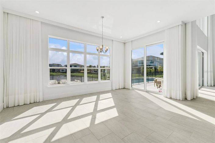 Image No.10-5 Bed House for sale