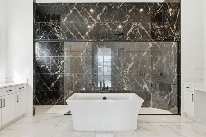 Image No.30-5 Bed House for sale