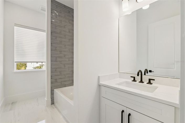 Image No.33-5 Bed House for sale