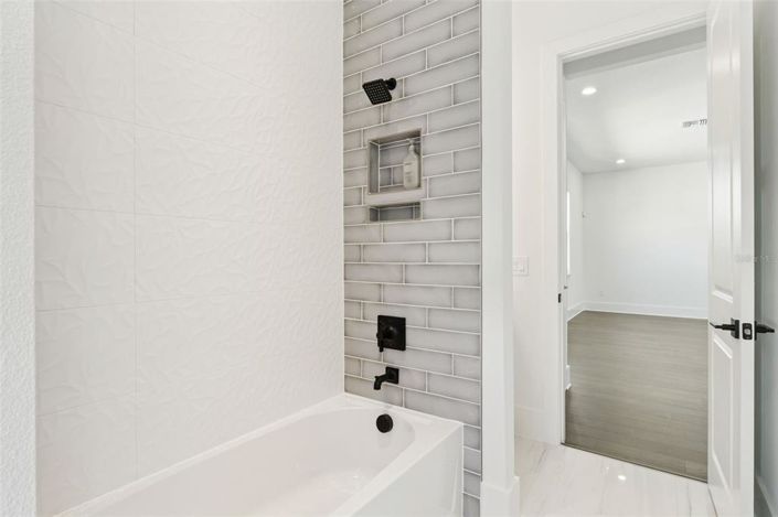 Image No.34-5 Bed House for sale