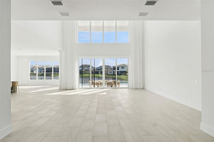 Image No.8-5 Bed House for sale