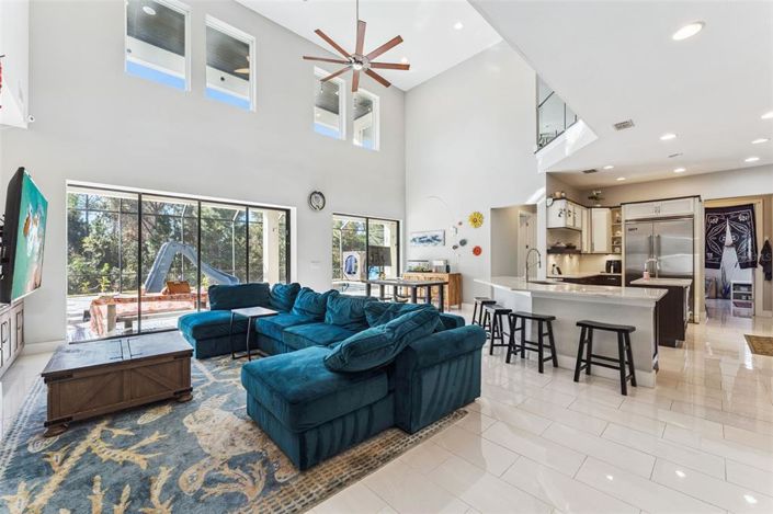 Image No.10-5 Bed House for sale