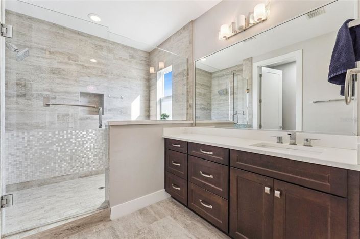 Image No.16-5 Bed House for sale