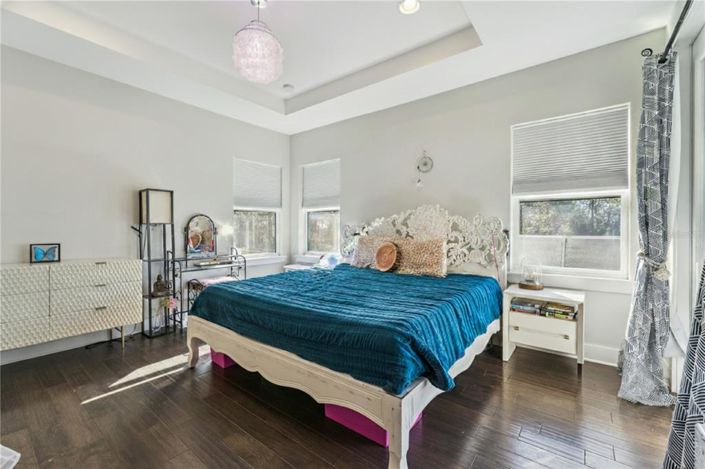 Image No.17-5 Bed House for sale