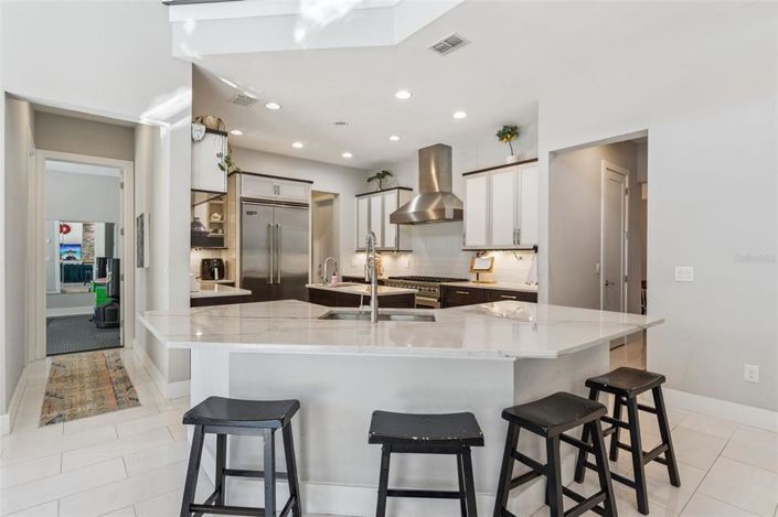 Image No.6-5 Bed House for sale