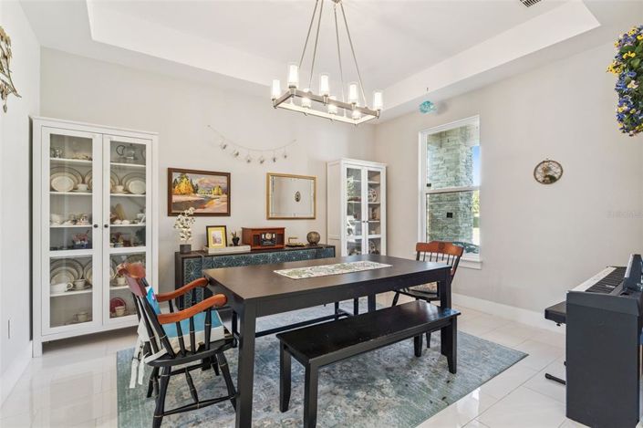 Image No.8-5 Bed House for sale