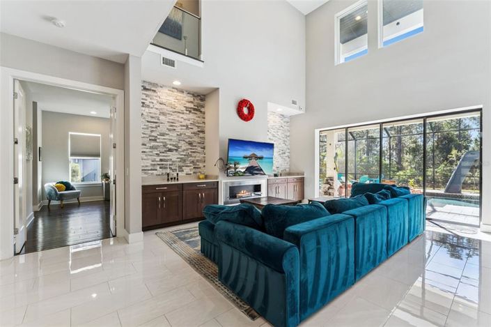 Image No.9-5 Bed House for sale