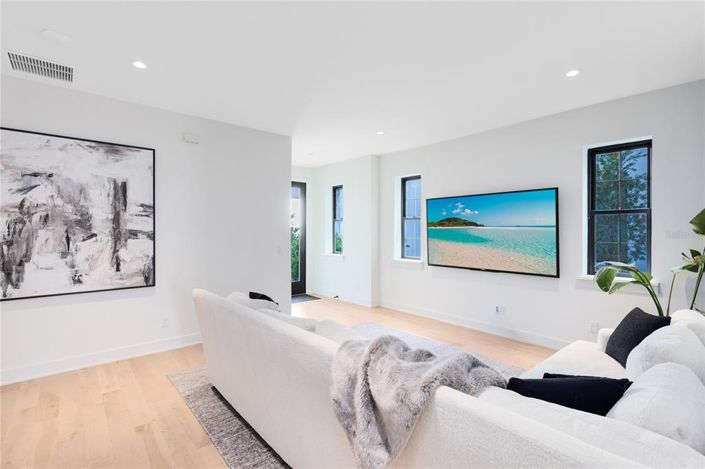 Image No.12-4 Bed House for sale