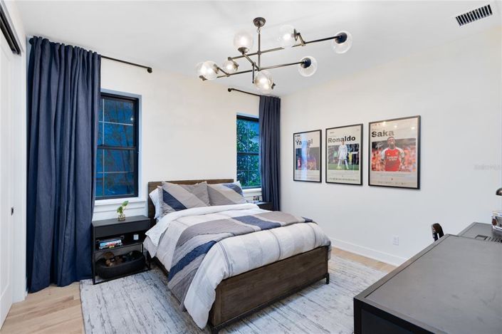 Image No.15-4 Bed House for sale