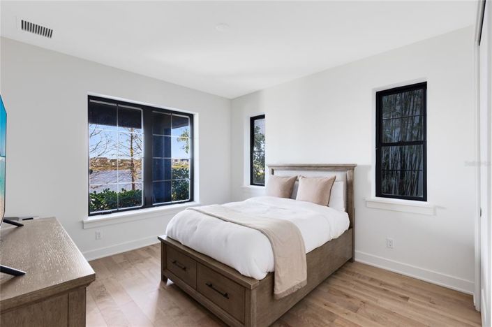 Image No.17-4 Bed House for sale