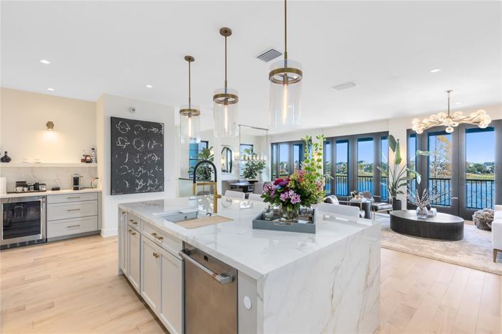 Image No.25-4 Bed House for sale