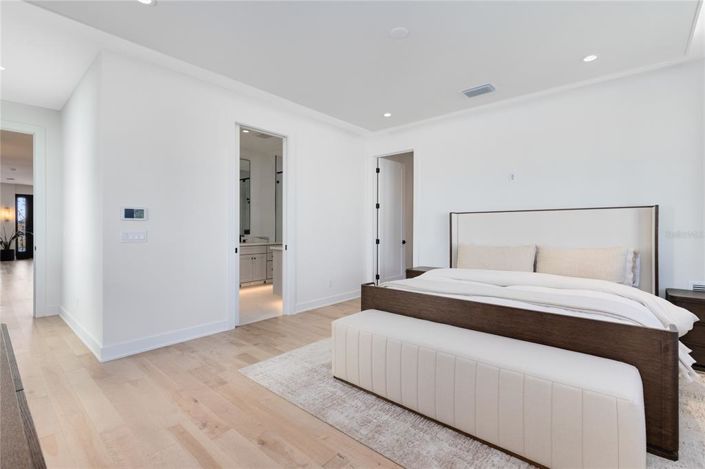 Image No.30-4 Bed House for sale