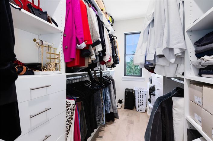 Image No.32-4 Bed House for sale