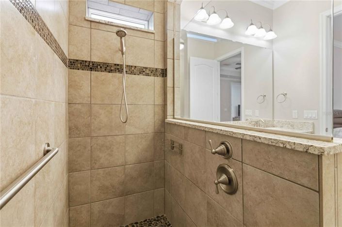 Image No.15-4 Bed House for sale