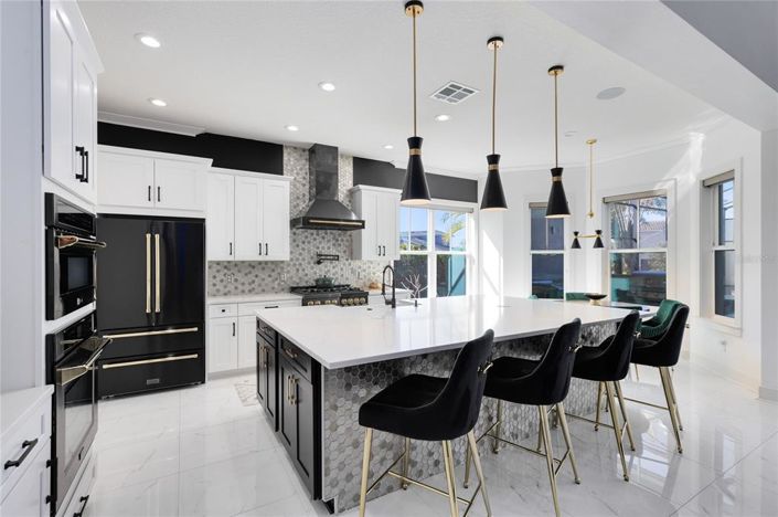 Image No.18-4 Bed House for sale