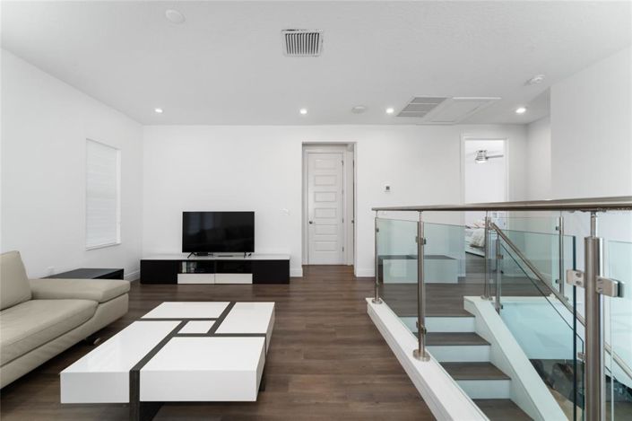 Image No.23-5 Bed House for sale