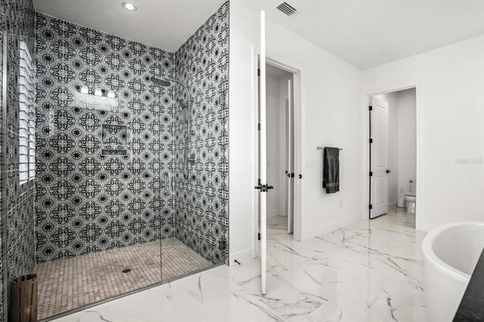 Image No.11-4 Bed House for sale