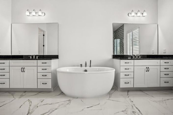 Image No.12-4 Bed House for sale