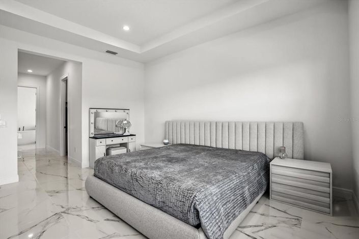 Image No.14-4 Bed House for sale