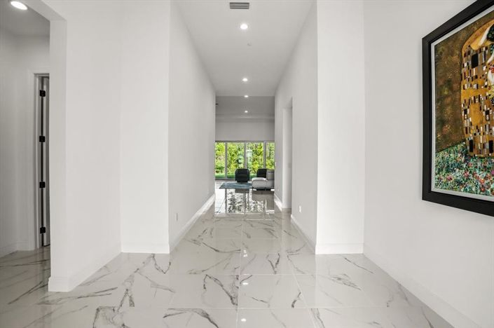 Image No.16-4 Bed House for sale