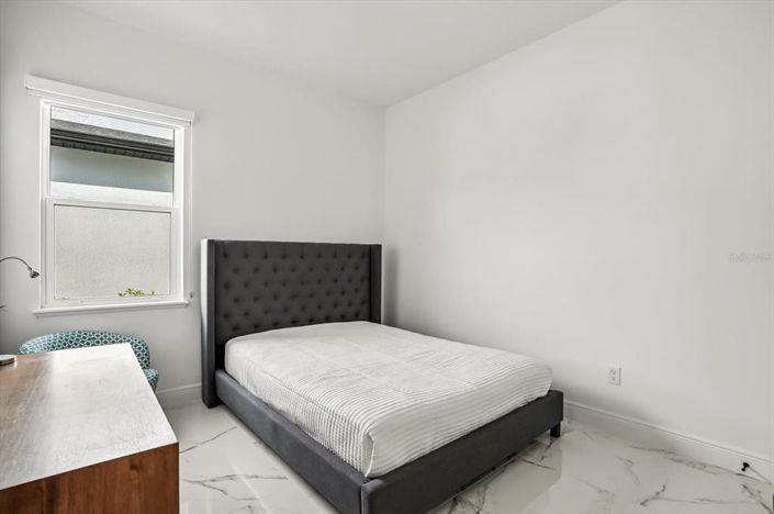 Image No.20-4 Bed House for sale