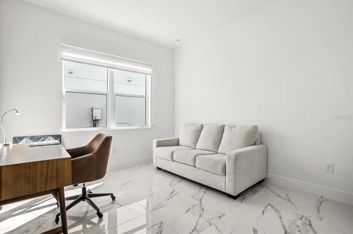 Image No.25-4 Bed House for sale