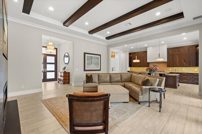 Image No.10-5 Bed House for sale