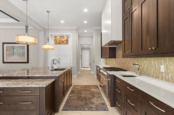 Image No.12-5 Bed House for sale