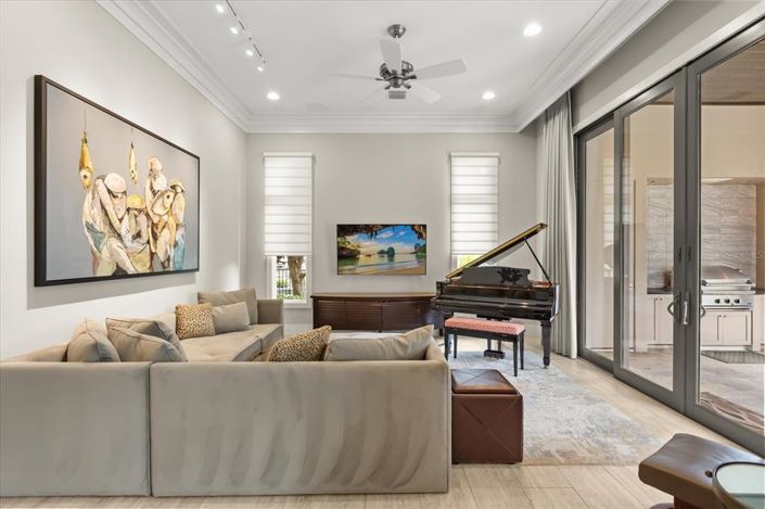 Image No.20-5 Bed House for sale