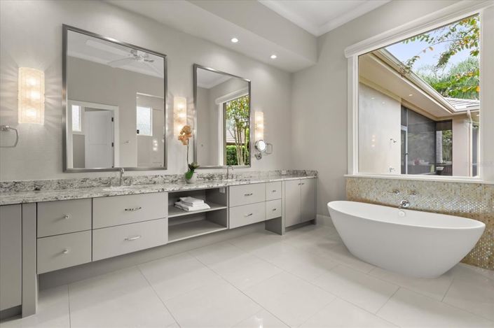 Image No.30-5 Bed House for sale