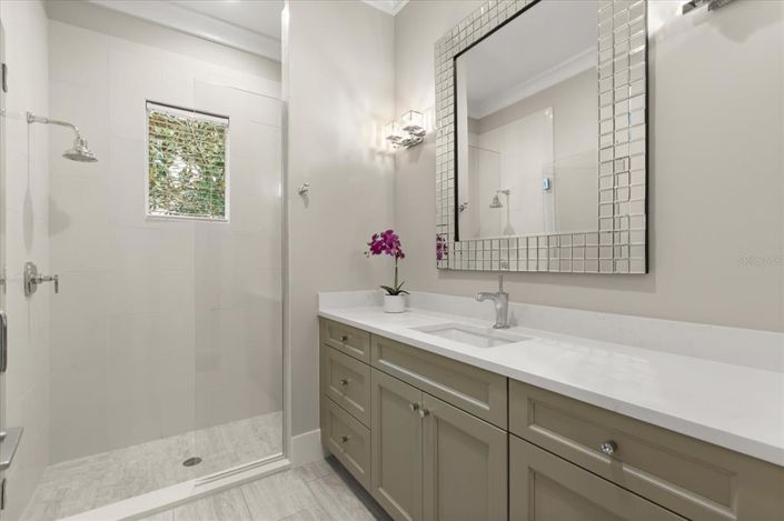 Image No.37-5 Bed House for sale