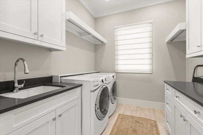 Image No.43-5 Bed House for sale