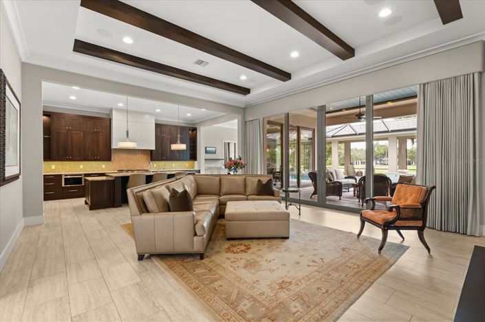 Image No.7-5 Bed House for sale